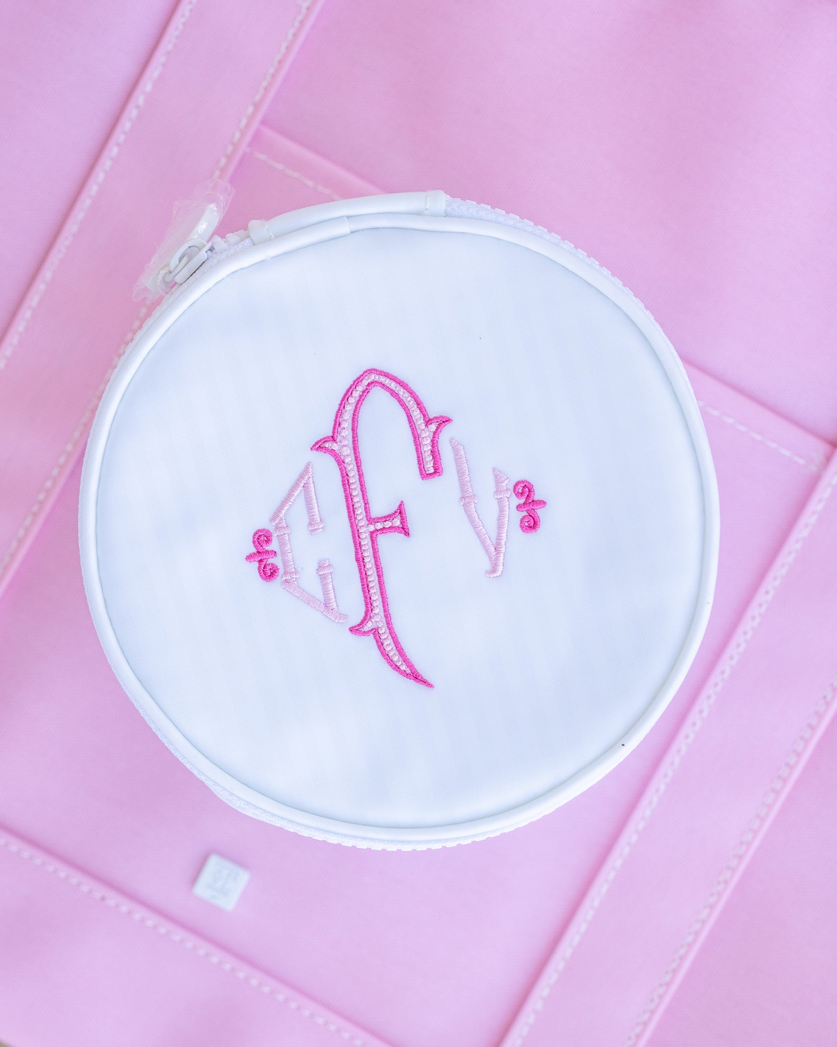 Gingham White TRVL Roundup Jewel Case